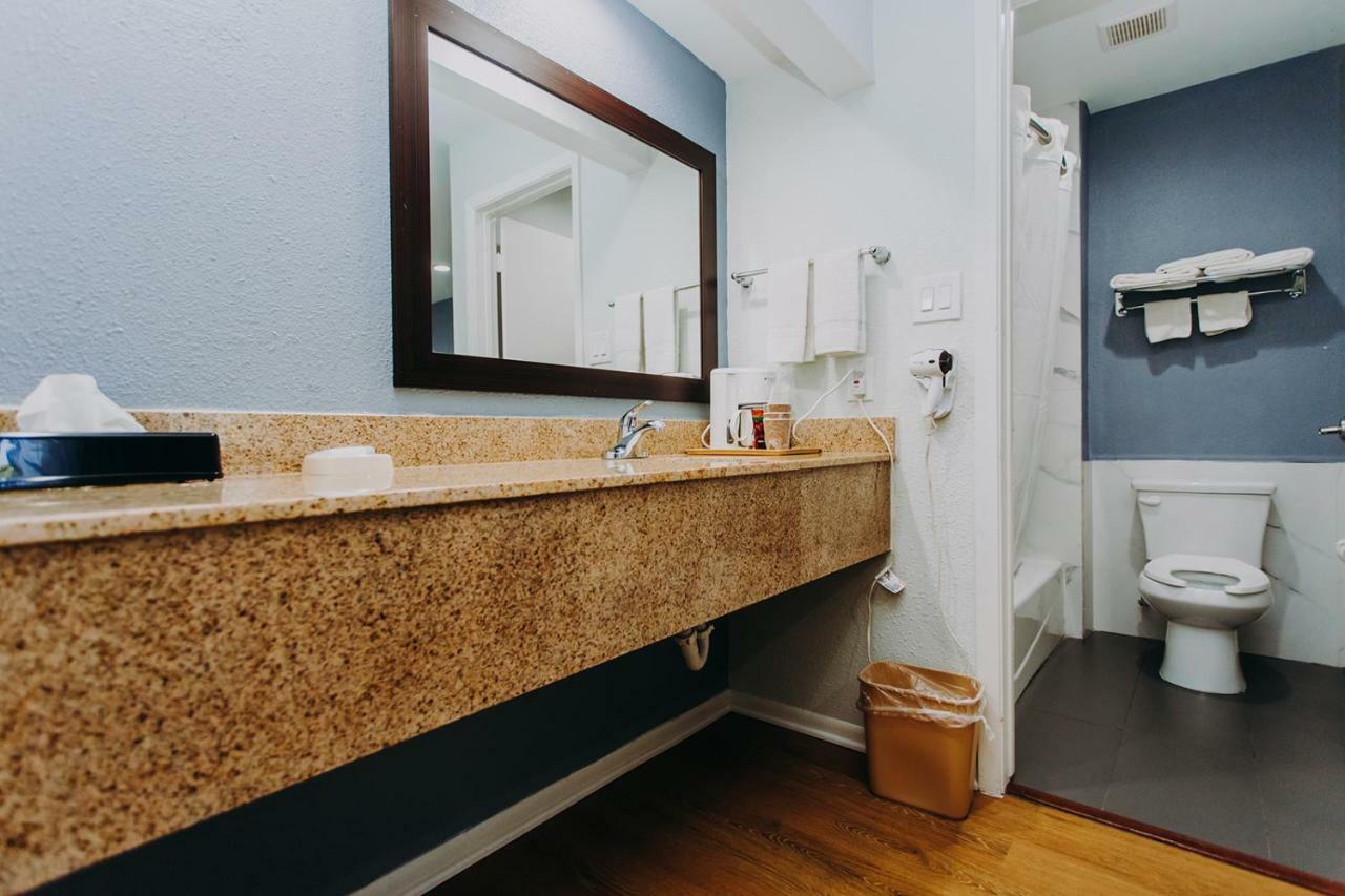 Scottish Inn & Suites - Kemah Boardwalk エクステリア 写真