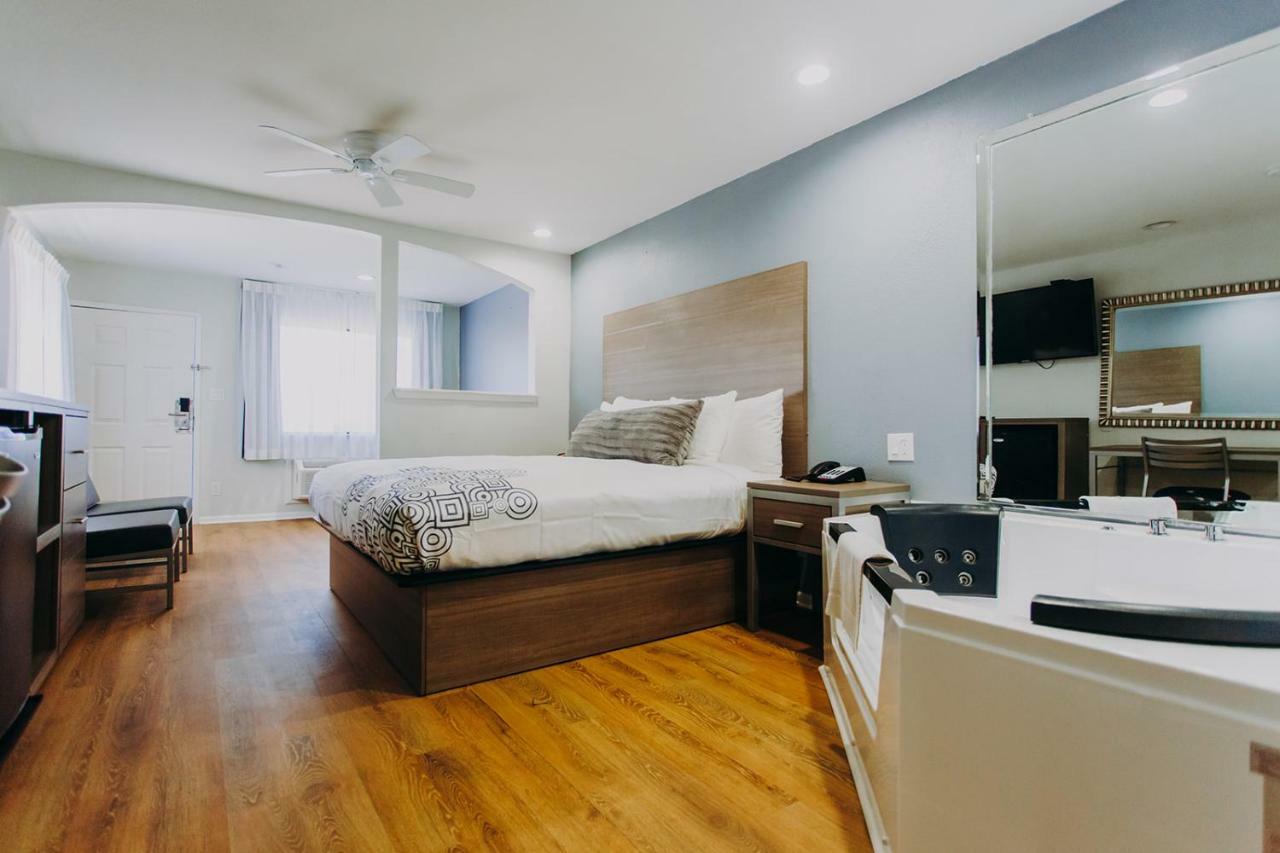 Scottish Inn & Suites - Kemah Boardwalk エクステリア 写真