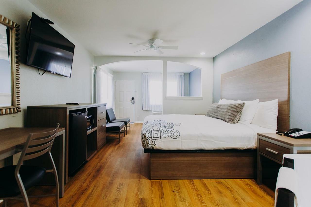 Scottish Inn & Suites - Kemah Boardwalk エクステリア 写真